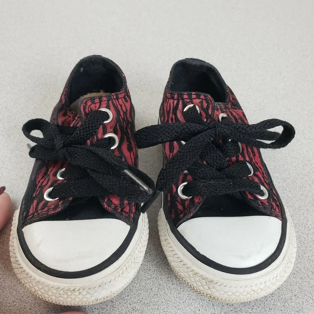 Converse Kids Chuck Taylor All Star 537080F Red Black Lace Up Sneaker Shoes Sz 4